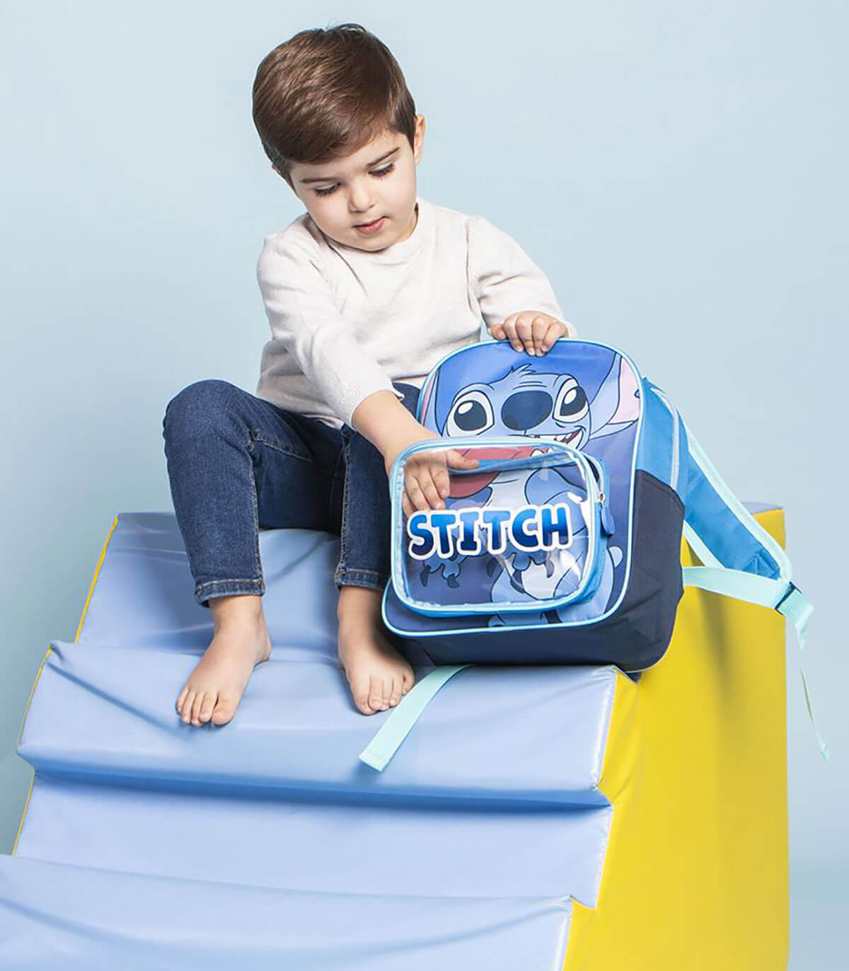 Παιδικό σακίδιο με μπροστινή τσέπη Stitch 30x25 εκ Cerda